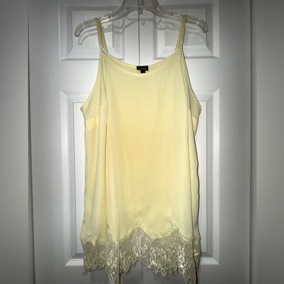 Torrid sheer flowy yellow Lace Trim Women's camo tank. Size 1. GUC - Picture 1 of 9